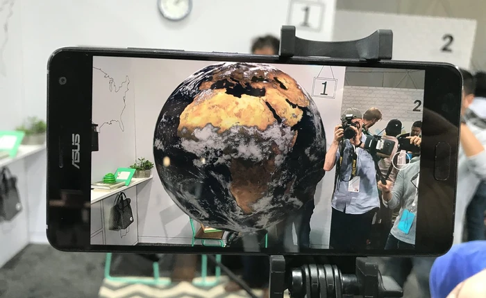 Google trình diễn tính năng tuyệt vời của Tango, công nghệ AR có thể xóa bỏ smartphone trong tương lai