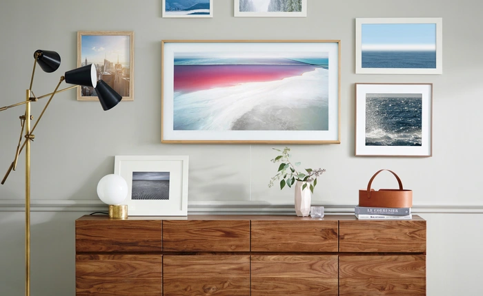 Samsung chính thức ra mắt mẫu TV The Frame tại Việt Nam, giá 50 triệu đồng, tặng Galaxy S8+ màu tím khói cho 30 khách đầu tiên