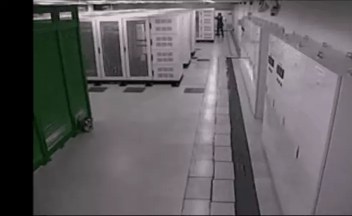 Điều kì diệu nào đã khiến căn phòng đặt server tại Nhật Bản này vẫn hoạt động trong cơn động đất kinh hoàng lên tới 9 độ richter?