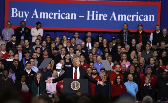 Các ông lớn công nghệ như Apple, Microsoft, Facebook lại sắp phải đau đầu vì sắc lệnh mới của Tổng thống Trump