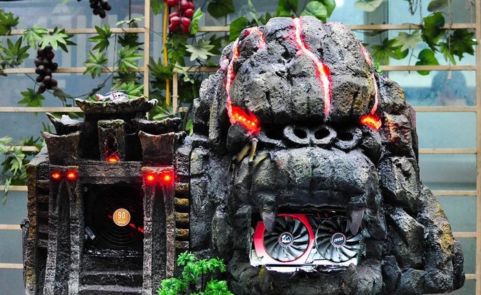 Lấy cảm ứng từ bộ phim KONG: SKULL ISLAND, các modder Việt Nam tạo ra bộ máy tính giống quái thú trong phim