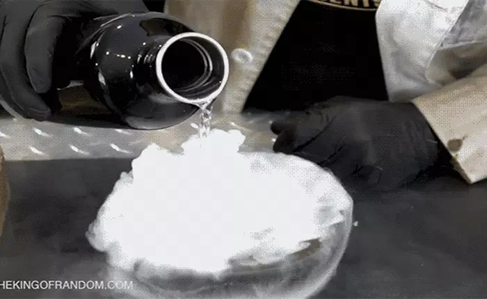 Xăng bị đóng băng có còn cháy được nữa không?