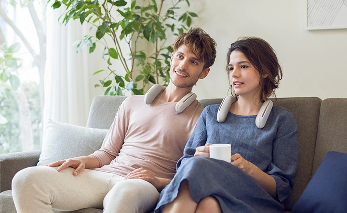 Sony ra mắt loa di động ôm cổ có thiết kế cực dị