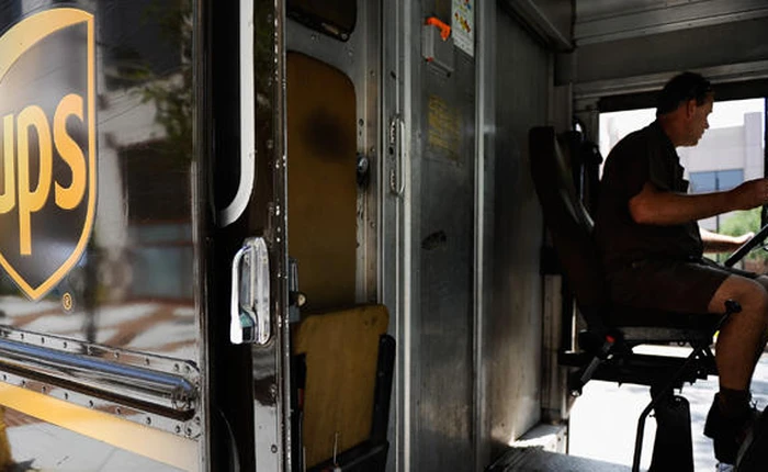 Xe chuyển hàng của UPS không rẽ trái, họ sẵn sàng đi đường xa hơn chỉ để rẽ phải, tại sao lại thế?