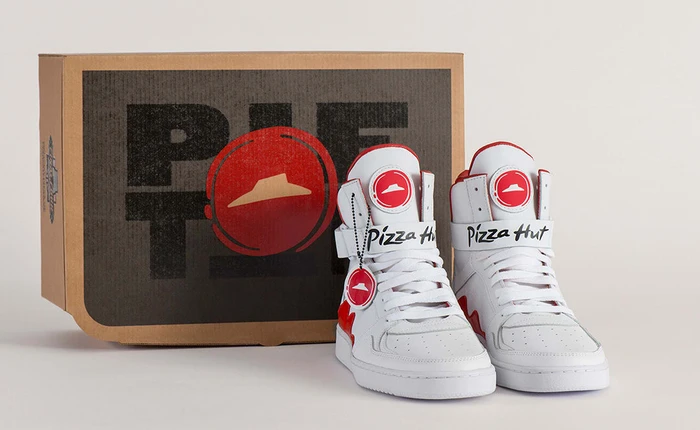 Pizza Hut cho ra mắt đôi giày thể thao có chức năng... đặt bánh pizza