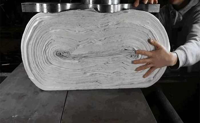 Đây là cách người ta biến 20 cuộn giấy vệ sinh thành một chiếc ván trượt