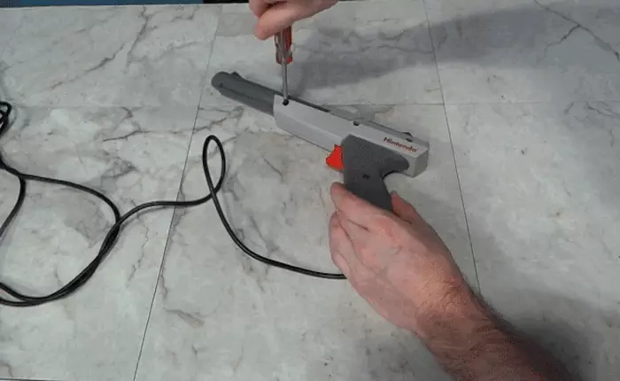 Bí ẩn về cơ chế hoạt động của khẩu súng "bắn vịt" huyền thoại đã được hé lộ!