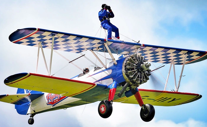 2 anh chàng này đã dành 48 tiếng đồng hồ liên tục để đắm mình trong thế giới thực tế ảo