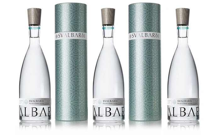 Điều gì khiến chai nước này được bán với giá 100 USD?