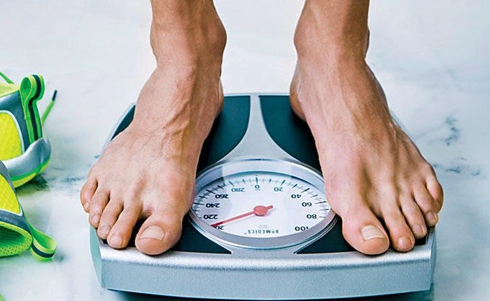 Sắp hẹn hò hoặc đi biển: Làm thế nào để tạm giảm cân nhanh nhất rồi tăng lại sau cũng được?