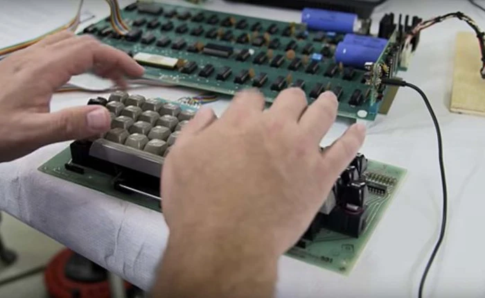 Xem cụ máy tính Apple I khởi động ngon lành dù đã 41 tuổi