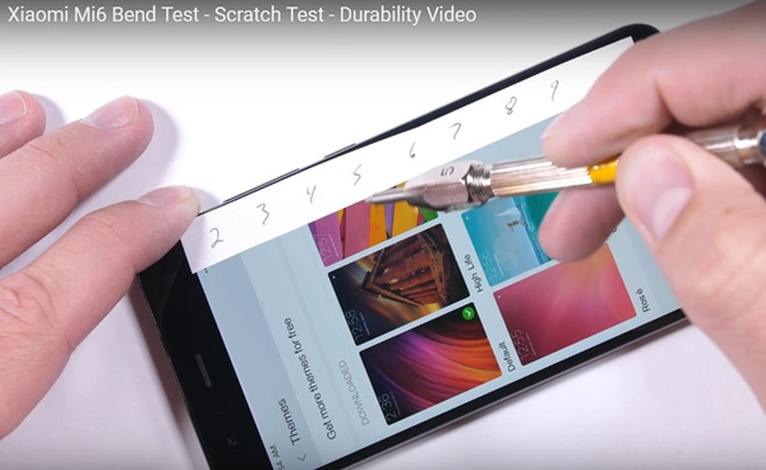 Xiaomi Mi 6 xuất sắc vượt qua bài test "hành xác" của JerryRigEverything