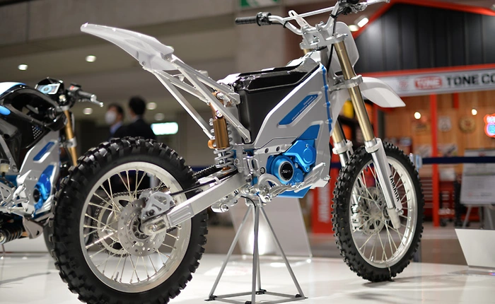 Xe máy điện mới của Yamaha sẽ cho phép tháo pin cực nhanh để thay ở trạm, không phải ngồi chờ sạc