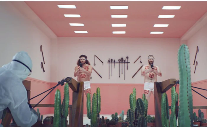 OnePlus tung quảng cáo cực dị chỉ để khoe 5T nhanh hơn Samsung Galaxy Note8