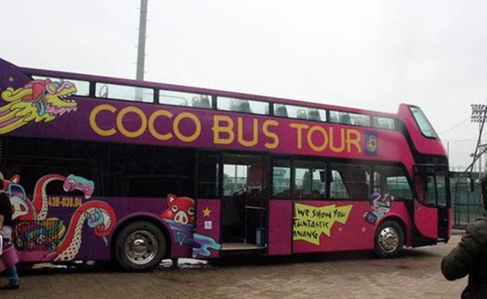 Xe bus mui trần đã ra đến Hà Nội, sẵn sàng đón các cầu thủ U23 Việt Nam về nước ăn mừng