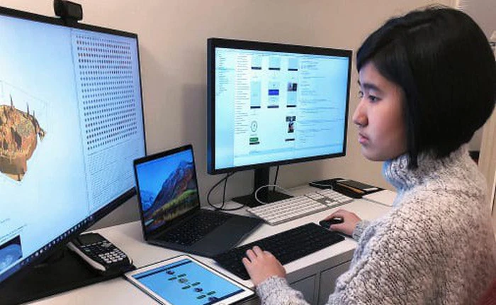 Thấy bà không thể nhớ nổi con cháu, cô bé 14 tuổi này đã tạo ra một ứng dụng giúp người già chống lại bên Alzheimer