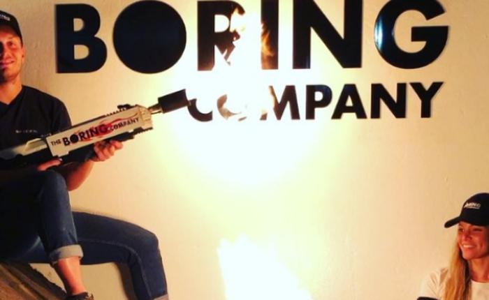 Súng phun lửa của tỷ phú Elon Musk có thể sẽ bị cấm tại California