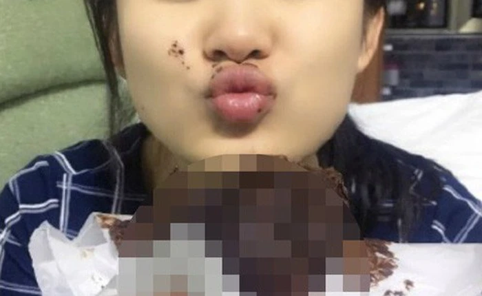 Âm 10 độ, người Trung Quốc vẫn thi nhau xếp hàng đi ăn món bánh trông đến là ghê người (nhưng lại rất ngon)