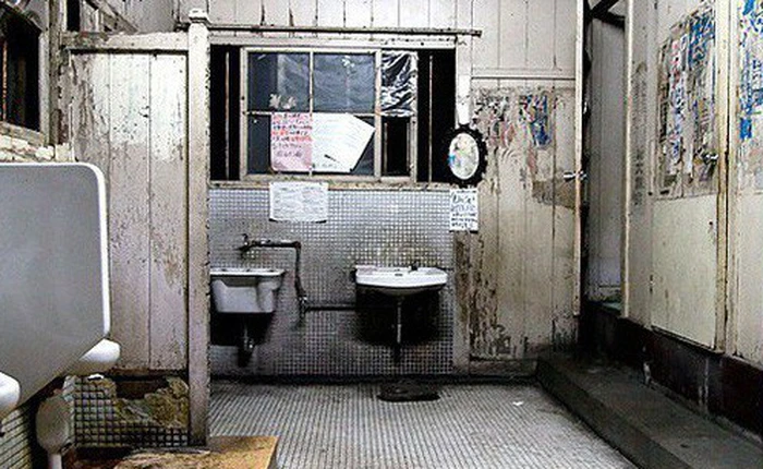 Khu ký túc xá 105 tuổi tại Nhật tuy hoang tàn, đổ nát, có thể sập bất cứ lúc nào nhưng sinh viên không chịu dời đi vì lý do đặc biệt này