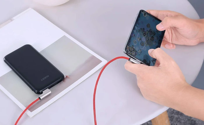 Làng smartphone đã phát triển hàng chục năm nhưng sao cáp sạc mãi vẫn không hoàn hảo được như thế này?