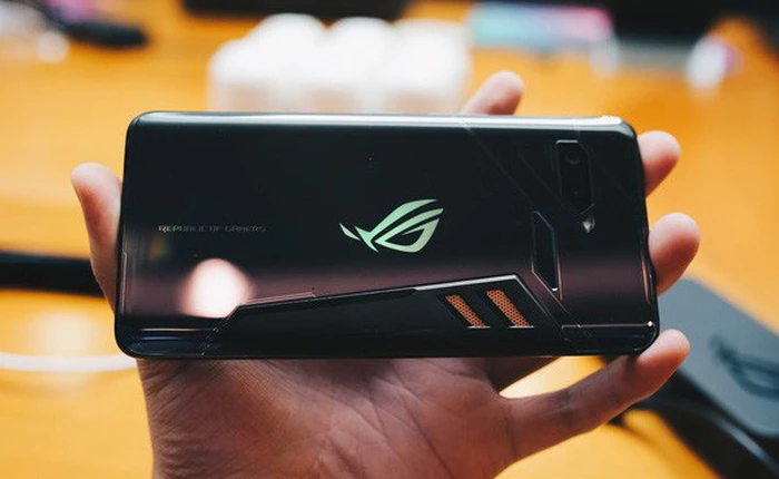 Cuối cùng thì Asus cũng công bố giá ROG Phone: 899 USD cho bản 128 GB, 1099 USD cho bản 512 GB