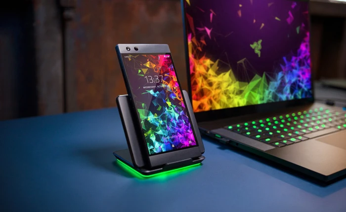 Razer Phone 2 chính thức ra mắt, sạc không dây, IP67, màn hình sáng hơn, camera kép chụp đẹp hơn, logo nhấp nháy
