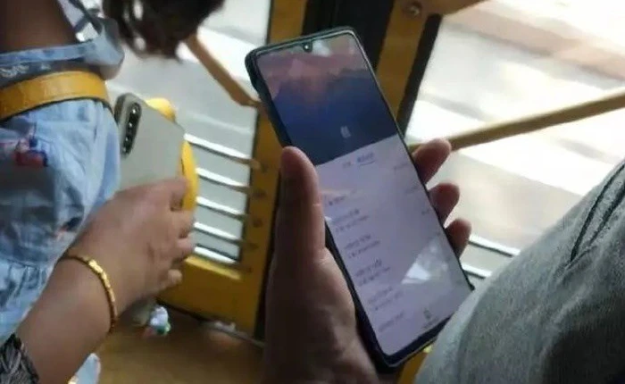 Huawei Mate 20X là đây: màn hình OLED 7,21 inch, thiết kế giọt nước, 3 camera sau, có cả BÚT như Galaxy Note9