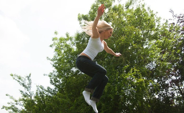 Ngó qua quần jeans 3 triệu đồng cực độc, mặc vào xì hơi thoải mái không lo thối