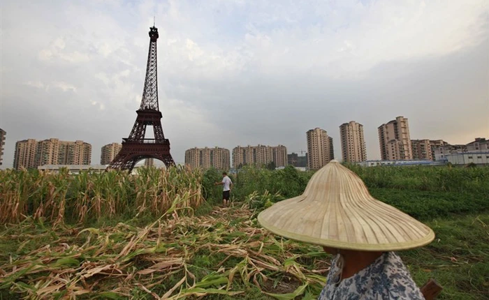 Hết mặt Trăng, sao Hỏa, Trung Quốc còn 'photocopy' những gì để dân đỡ phải ra nước ngoài du lịch?