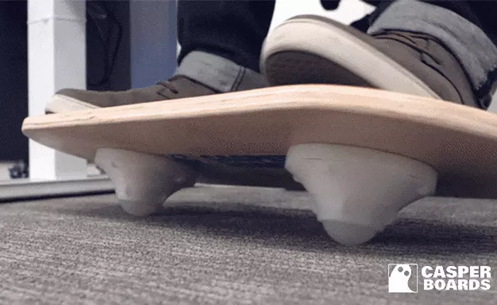 Chiếc ván không trượt Casper Board này chính là vị cứu tinh cho các thánh suốt ngày ngồi lì trong văn phòng