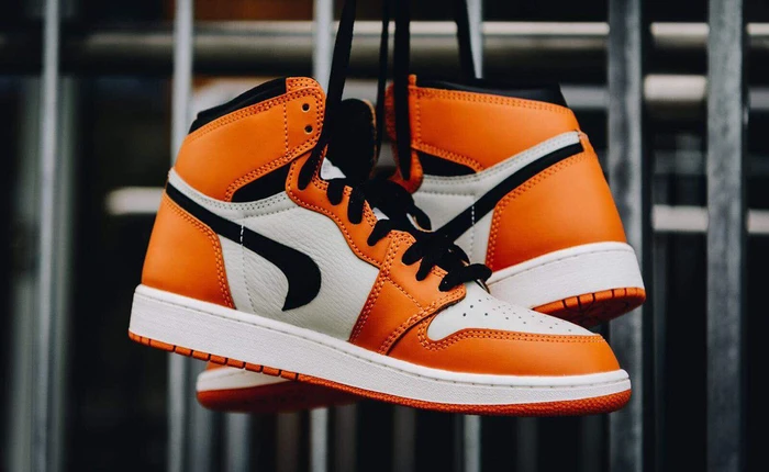 Mang "phảy" Nike may ngược, đôi Air Jordan I bất ngờ được hét giá 3,4 tỷ đồng