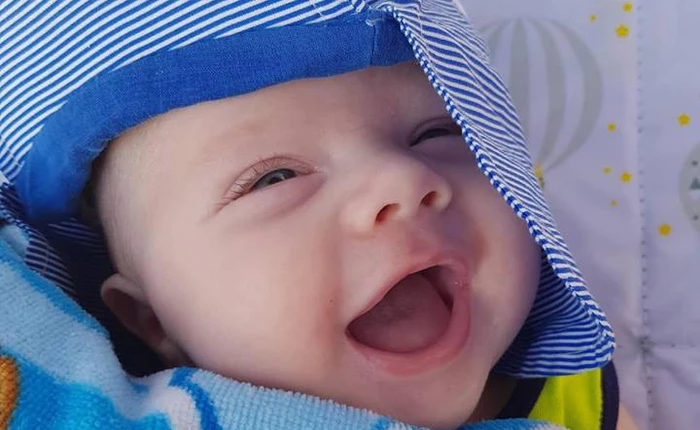 Cậu bé mới 11 tuần tuổi đã dọa được bố mẹ vì mọc răng nanh đúng dịp Halloween