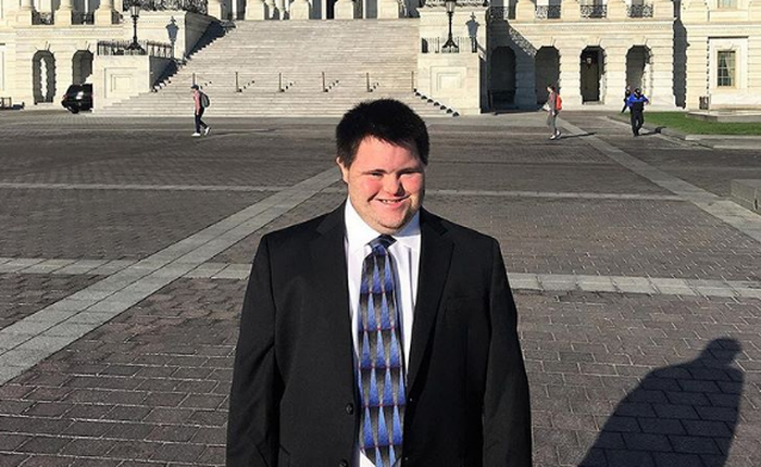 Chàng trai 22 tuổi mắc hội chứng Down và đế chế kinh doanh tất chân triệu USD, được Tổng thống Mỹ mua và dùng trong dịp đặc biệt