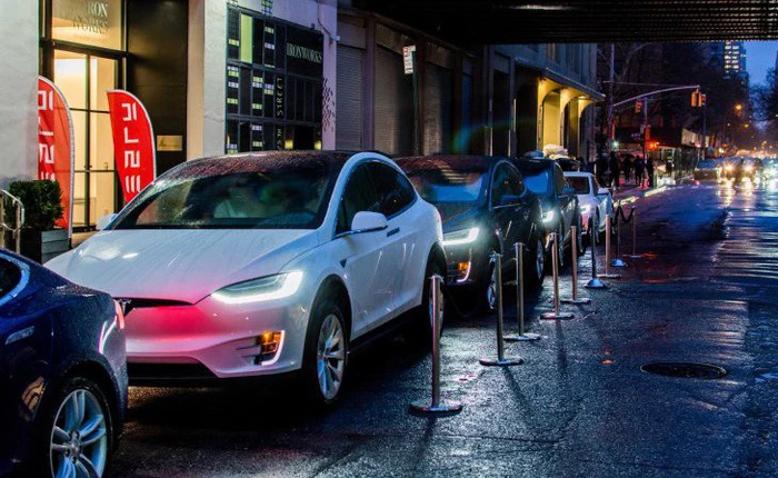 CEO Elon Musk tiết lộ kế hoạch phát triển ứng dụng cho đi nhờ xe cạnh tranh trực tiếp với Uber và Grab