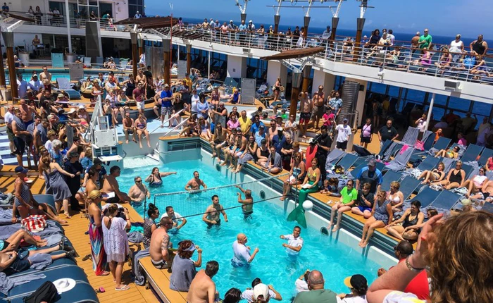 Loạt ảnh đáng thất vọng cho thấy cuộc sống trên du thuyền đắt tiền chẳng sướng như phim