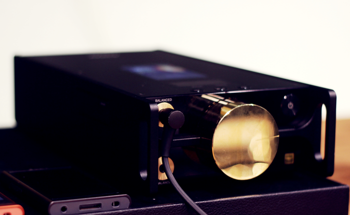 Đây là máy nghe nhạc "tích hợp AI" Sony DMP-Z1 đầu tiên về Việt Nam: núm mạ vàng, nặng như cục gạch, giá nhẹ nhàng bằng 7 chiếc iPhone XS Max!