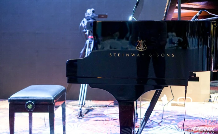 Cận cảnh cây đàn piano tự động chơi có độ phân giải cao đầu tiên trên thế giới, giá về Việt Nam hơn 4 tỉ đồng