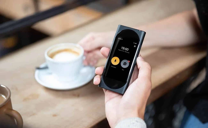 Langogo AI - máy phiên dịch “xịn” như bánh mì chuyển ngữ Doraemon, hiểu 70 thứ tiếng, có trợ lý ảo, giá chỉ từ 3.5 triệu đồng