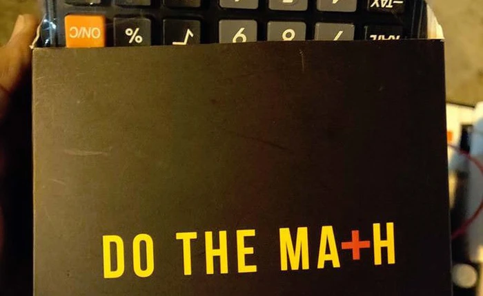 Xiaomi lầy lội tặng máy tính cho người dự sự kiện OnePlus 6T, khuyên họ làm phép toán để thấy Pocophone F1 đáng mua hơn