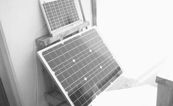 Trang web "low tech" chạy bằng năng lượng mặt trời, cứ hôm nào trời âm u là không truy cập được