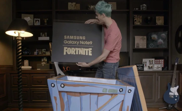 Samsung lại tiếp tục chơi trội: gửi "hòm tiếp tế" Fortnite chứa Galaxy Note 9 mới toanh cho các YouTuber nổi tiếng