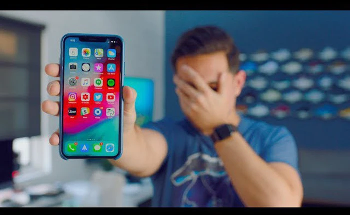 Tự sướng bằng XS Max nhưng bịp là Pixel 2, Youtuber nổi tiếng chỉ ra bài học về sự trung thành mù quáng với thương hiệu