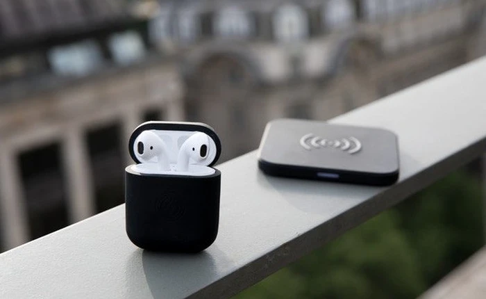Đây là PowerPod Case - Vỏ ốp bảo vệ đem lại khả năng sạc không dây cho hộp đựng tai nghe AirPods