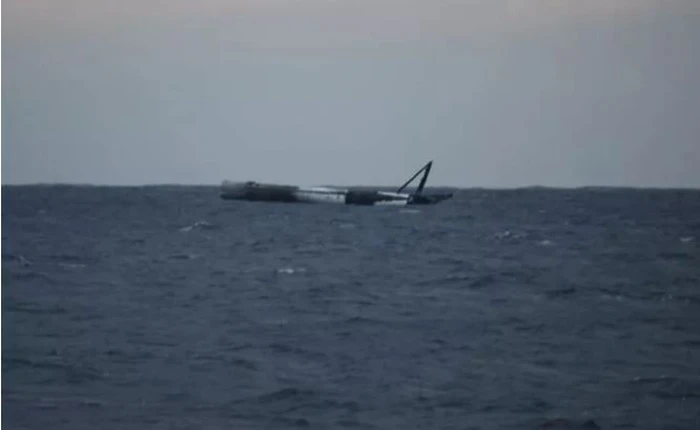 Tên lửa Falcon 9 của SpaceX bất ngờ sống sót nguyên vẹn sau khi lao thẳng xuống Đại Tây Dương