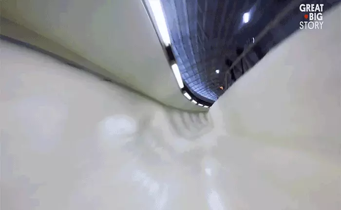 Trải nghiệm cảm giác kích thích nghẹt thở khi lao 150 km/h trên đường trượt trong môn skeleton