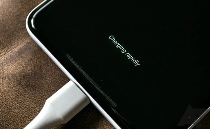 Pixel 2 XL mắc lỗi lạ về pin: Sạc chậm nhưng lại báo sạc nhanh