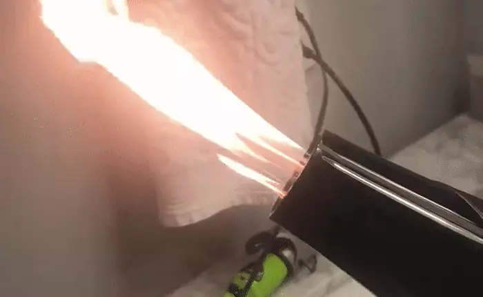 Cô gái đặt mua máy sấy tóc trên Amazon, trúng ngay súng phun lửa