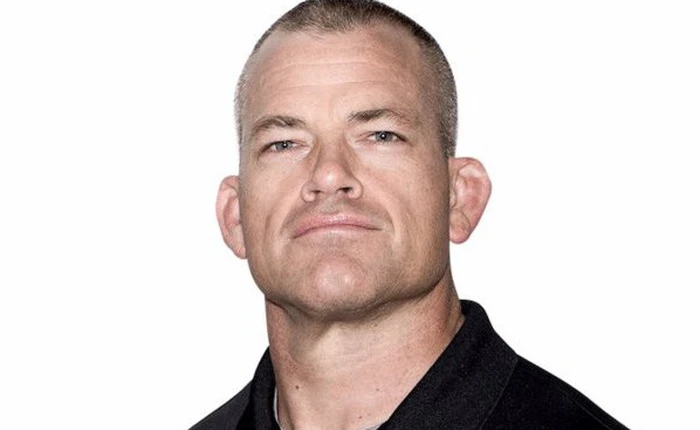 Cựu đặc nhiệm SEAL lý giải vì sao nên tập thể dục thay vì vận động trí óc ngay sau khi ngủ dậy