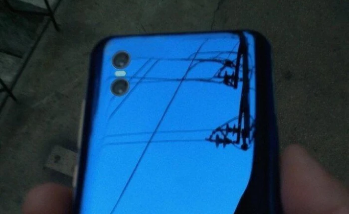 Xiaomi Mi 7 lộ diện với màn hình chiếm trọn mặt trước và mặt sau bằng kính bóng bẩy