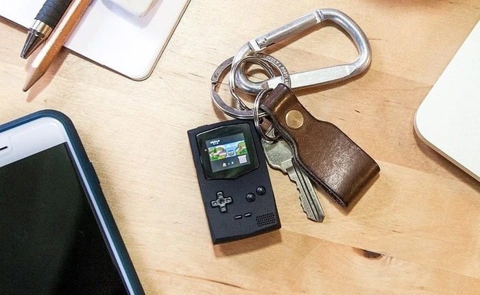 Trở về tuổi thơ với chiếc móc khoá kiêm máy chơi game 4 nút huyền thoại năm ấy